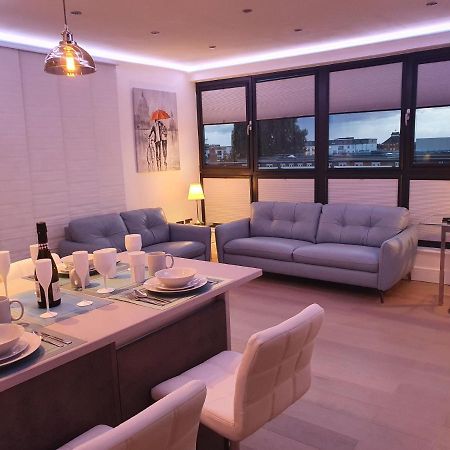 Central Penthouse With Hot Tub & Views 23 Cheltenham Eksteriør billede