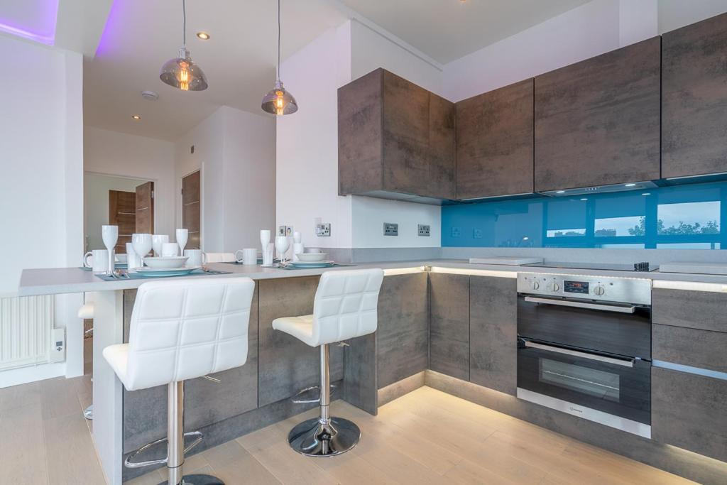 Central Penthouse With Hot Tub & Views 23 Cheltenham Eksteriør billede